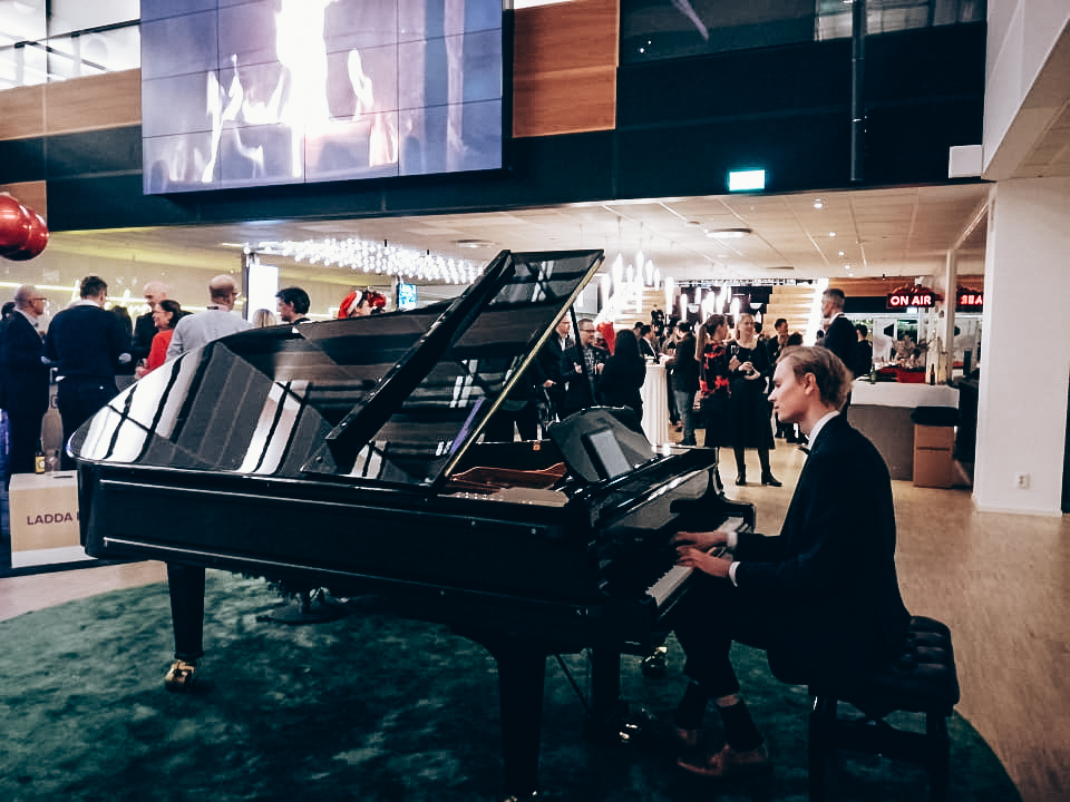 pianist flygel virksomhed corporate fest baggrundsmusik reception underholdning klaver