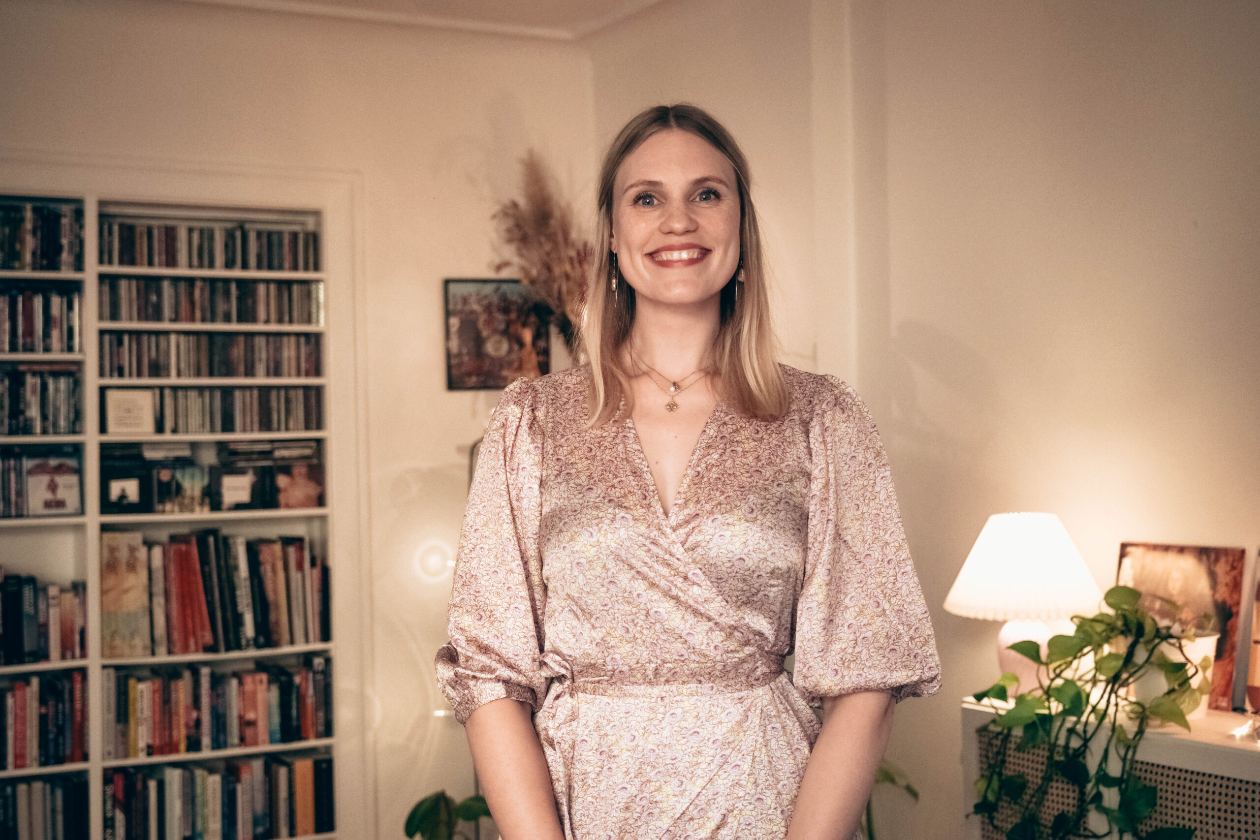 sangerinde dansk kvindelig sanger som synger til events bryllupper vielser og fester