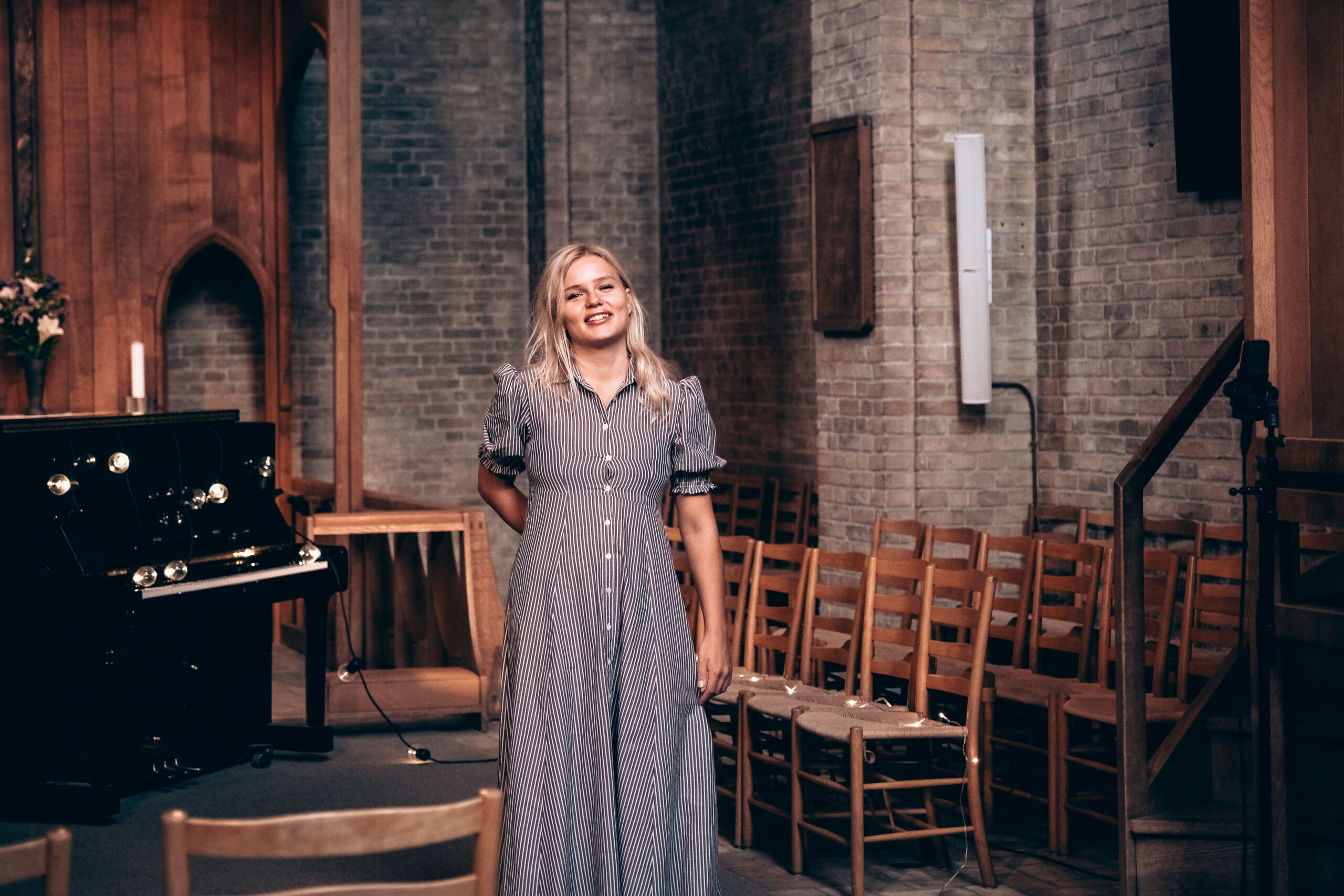 book sangerinde til kirke sangerinde i kirken sanger til bryllup stole kirke danmark dansk sangerinde klaver solosang acapella a capella sanger stemme kirke bryllup og vielser