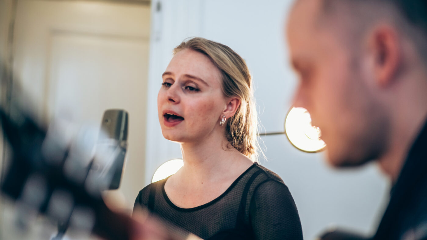 musiker sangerinde dansk musik danmark synger indlevende covermusik