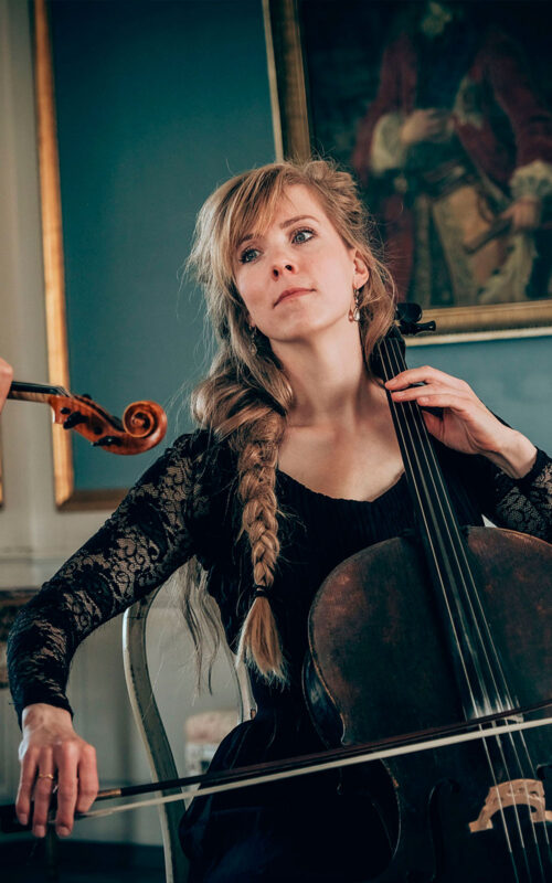 cello cellist dansk cellospiller kvindelig pige cello booking bryllup live levende musik københavn booking stryger strygere bryllupsmusik bookingbureau romantisk musik