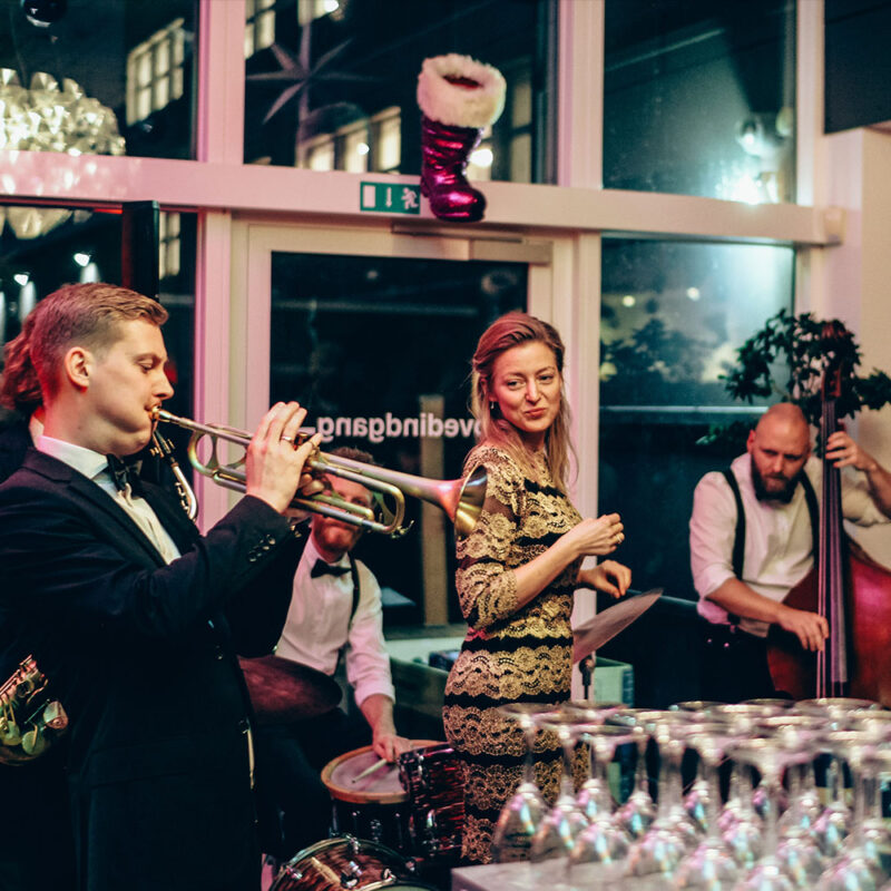 företagsfest musik för band för företagsfester personal evenemang trumpet tomte