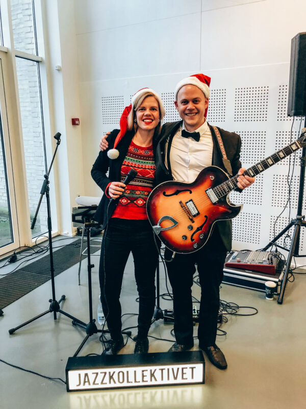 julemusik duo sangerinde dansk guitar guitarist nissehue juleband musik til julefrokost julefest
