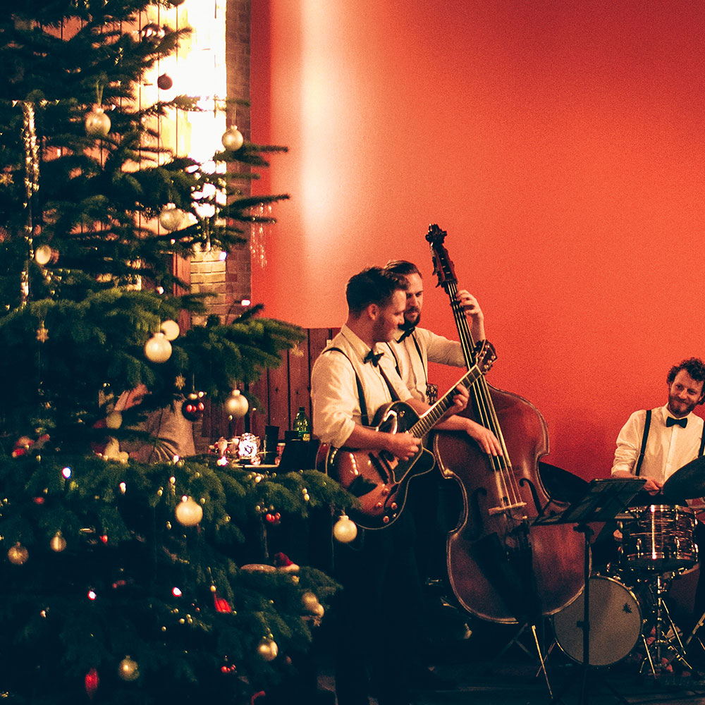 julemusikk julefest julefest julejazz juleband dansk juletre rød