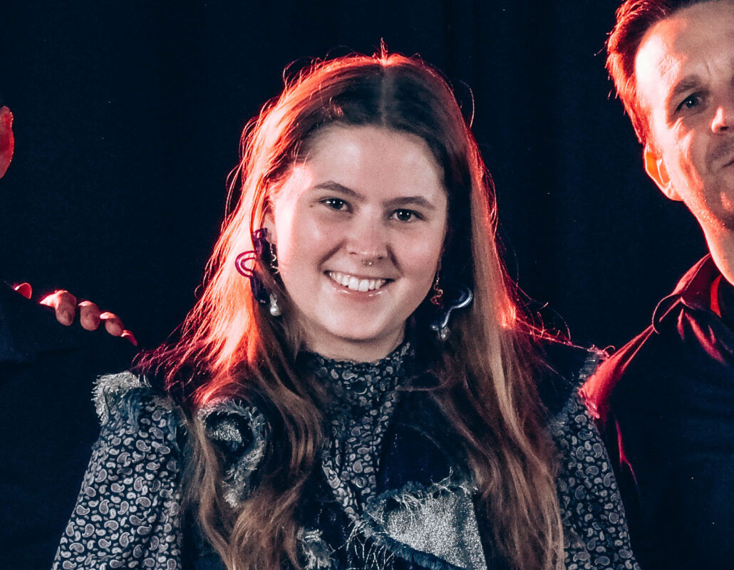 singer young århus booking wedding music for party parties smiling live music band