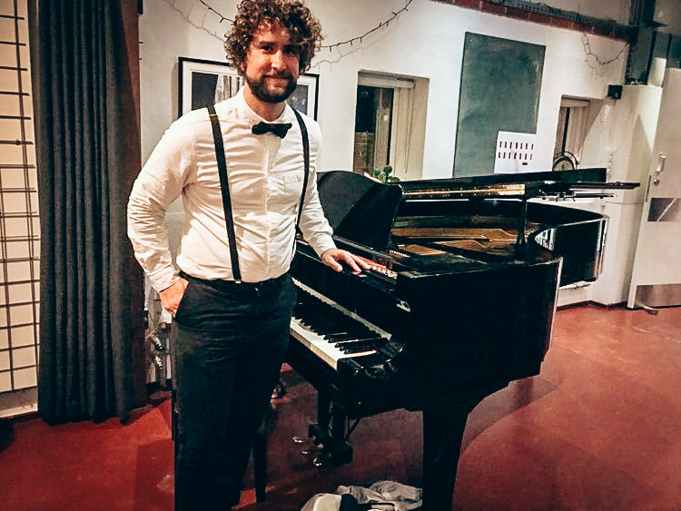 beste pianist til å spille under måltidet middag dansk flygel kvalitet god bakgrunnsmusikk