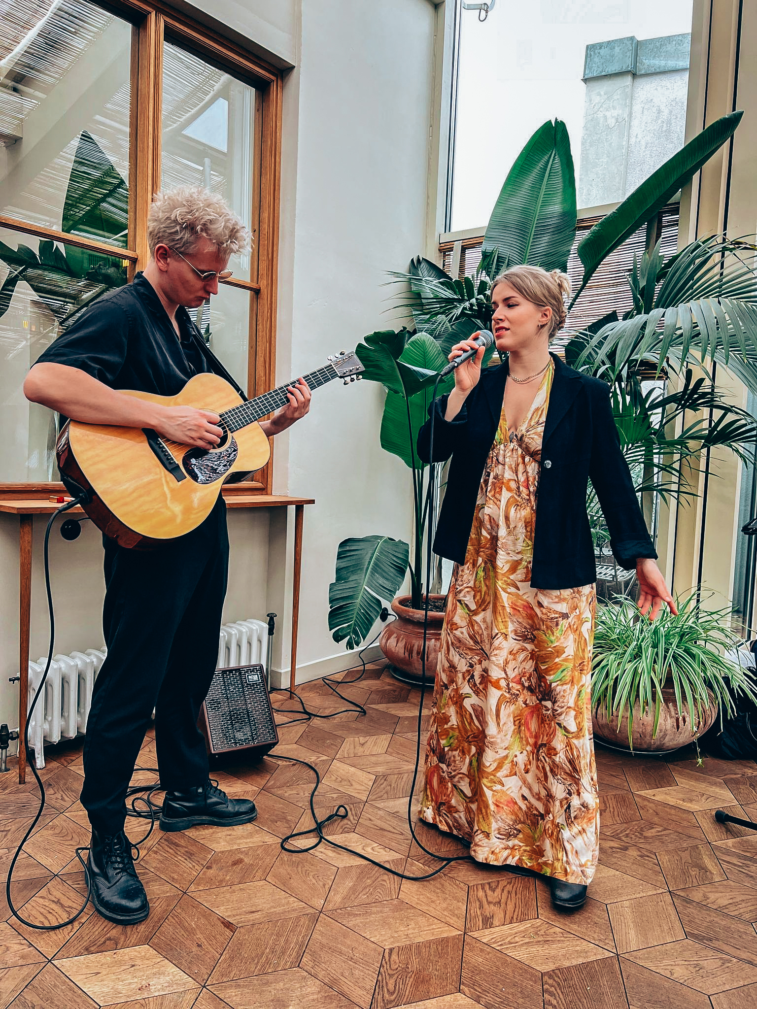 duo hotel sanders planter orangeri musik live sangerinde guitarist sanger guitar kjole højtid middag reception loungemusik dansk