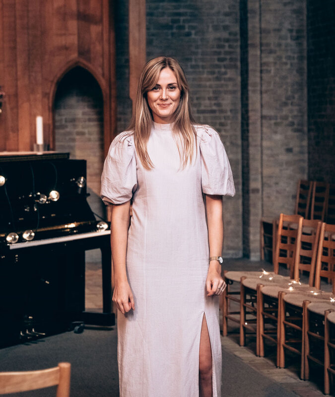 sanger sangerinde dansk bryllup kirke stole klaver ønsk en sang sangerinde til bryllup