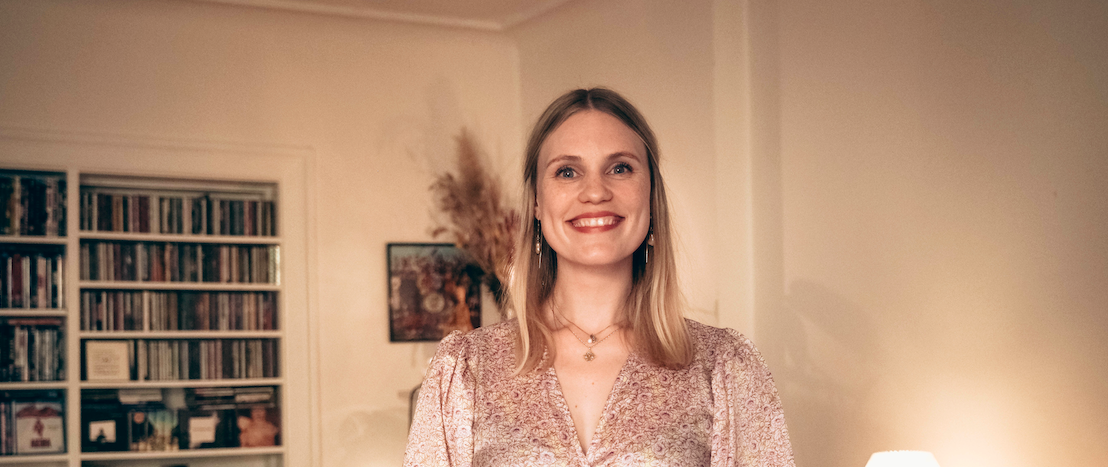 sangerinde anna smiler livemusik levende musik musik til festen