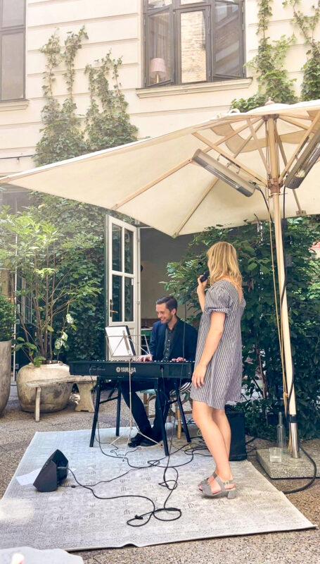 pianist and singer hotel coco jazz festival jazz concert duo music duo book live music summer parasol blanket concert