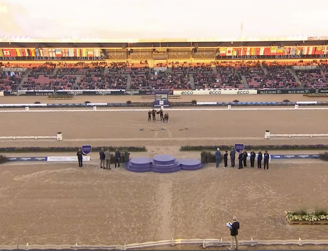 world equestrian championships classical music medal ceremony violin cello world championships herning handover medal music