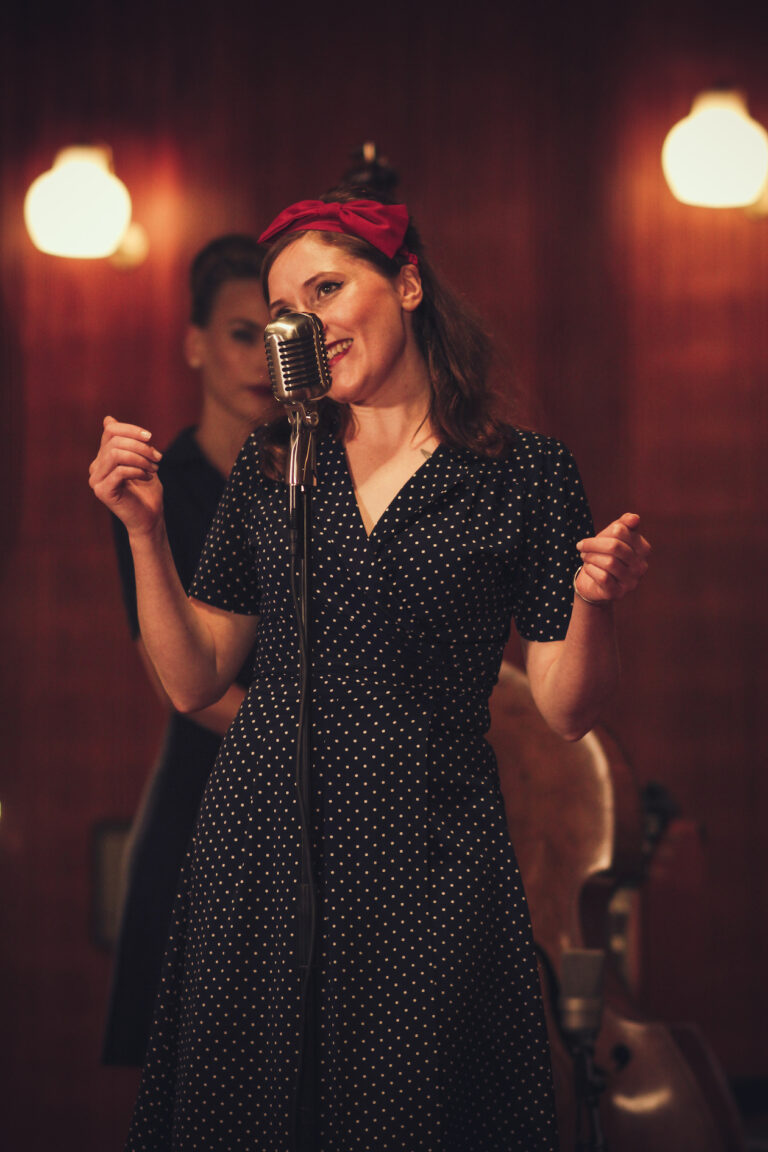 jazzsangerinde, retro kjole sangerinde, musiker