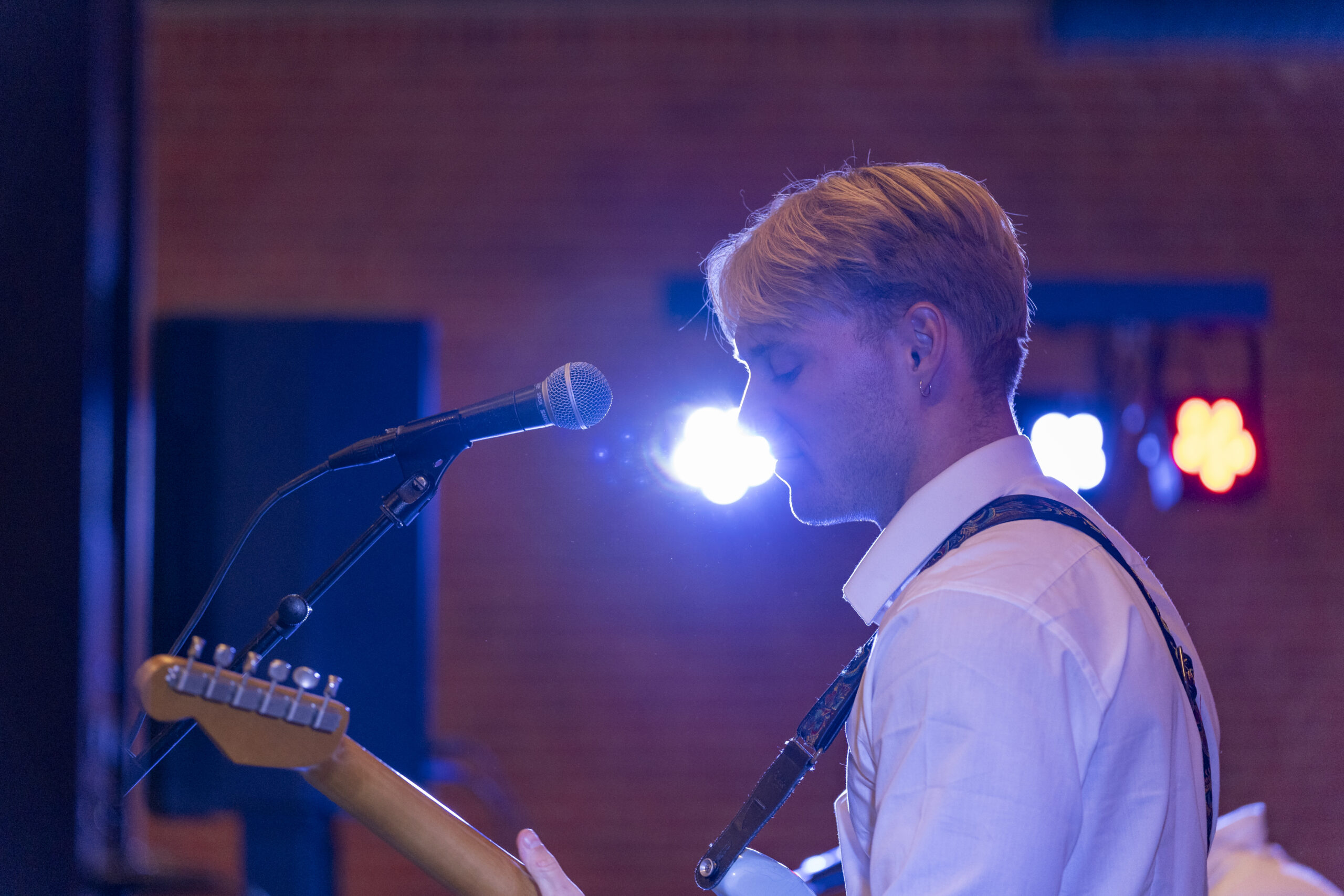 oscar spiller til fest