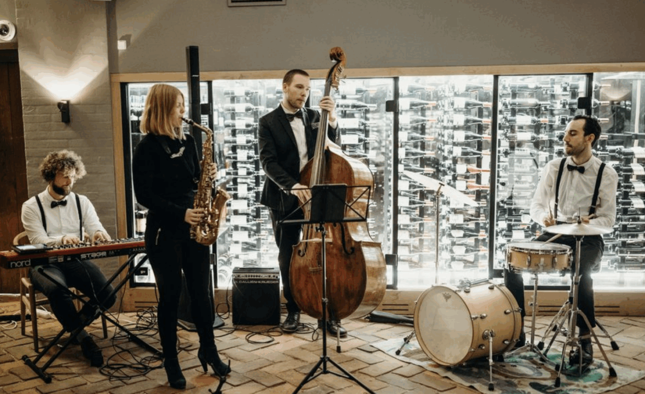 Musiker sorgen für die richtige Stimmung bei der Veranstaltung